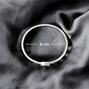 tory bangle size