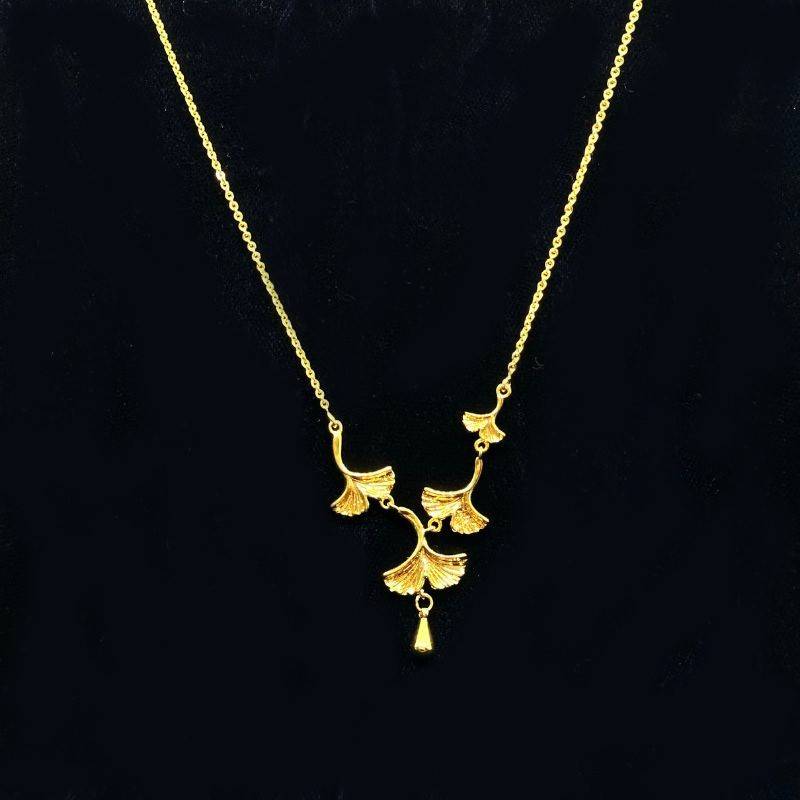 3 Flowers Style Gold color Necklace