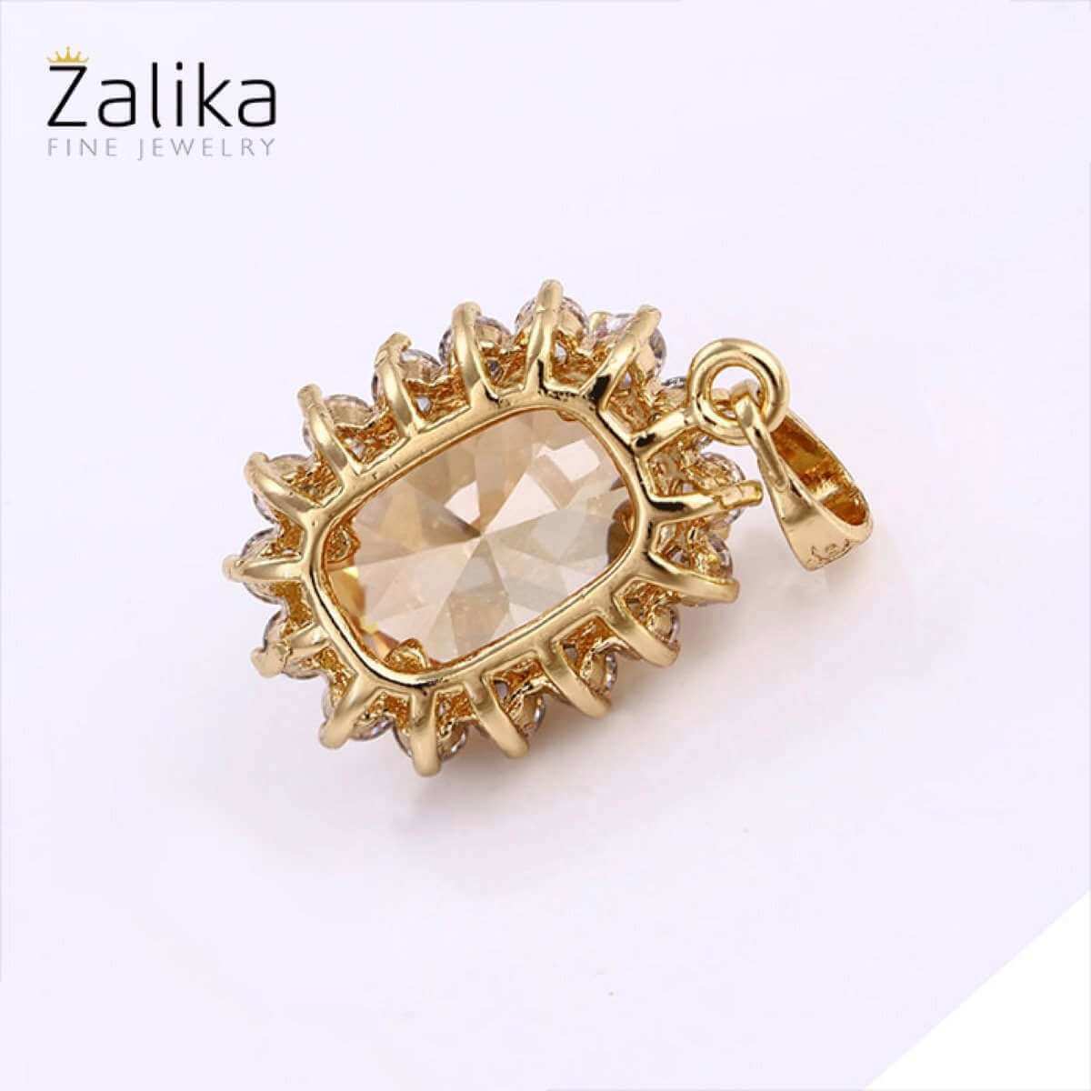 Elizabeth Pendant With Chain