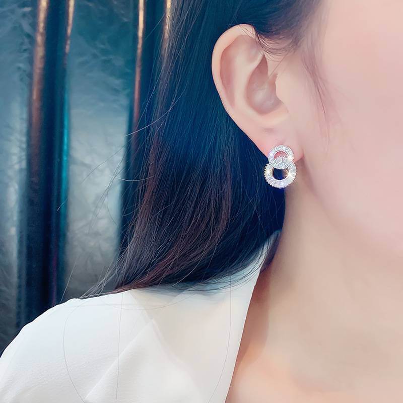 Zircon ear stud
