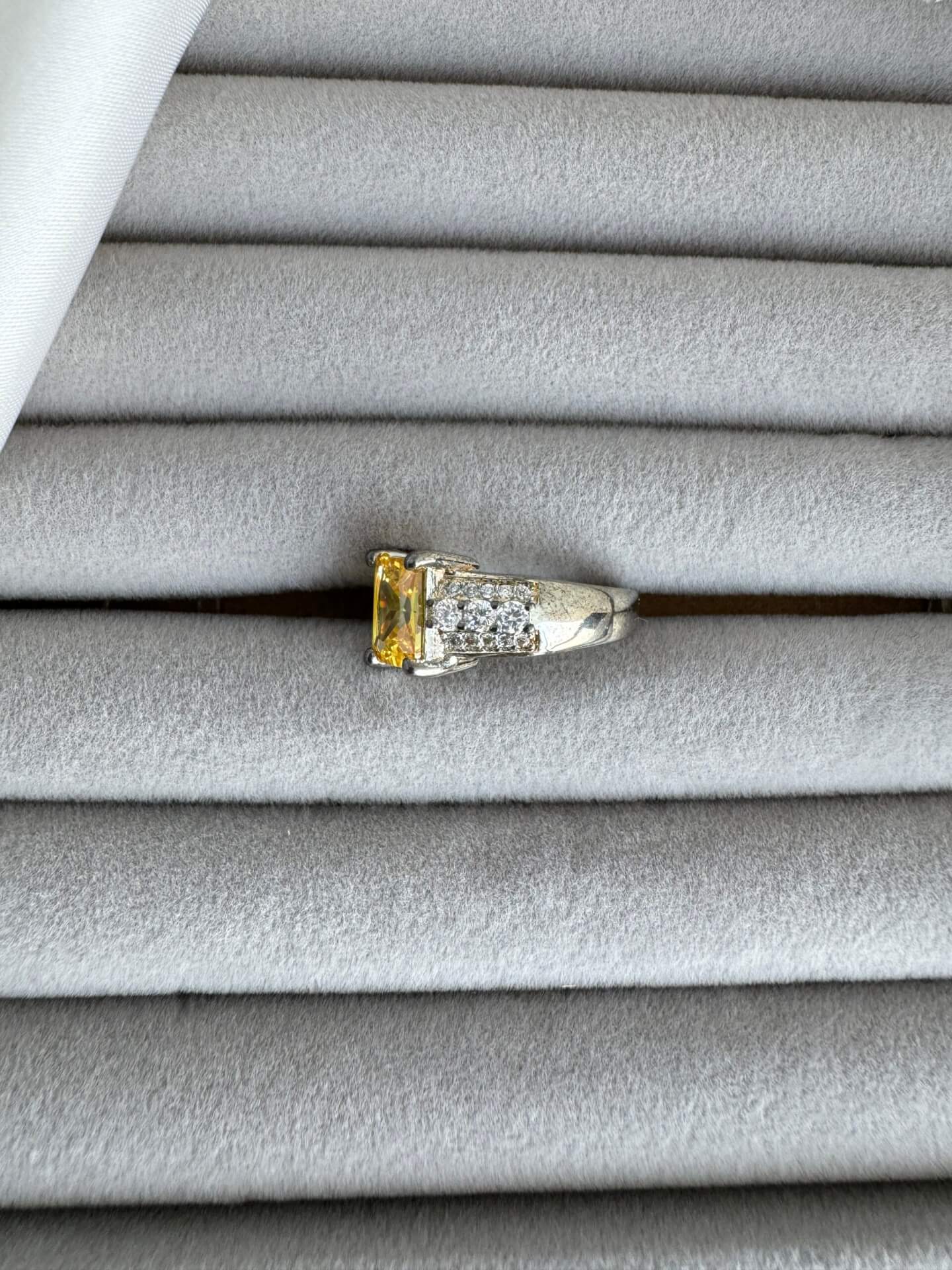 Luxury Princess Cut red Stone Fashion Ring