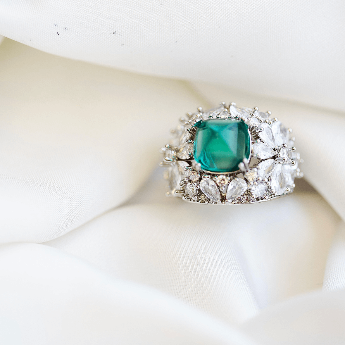 Luxury Emerald Zircon flower Ring