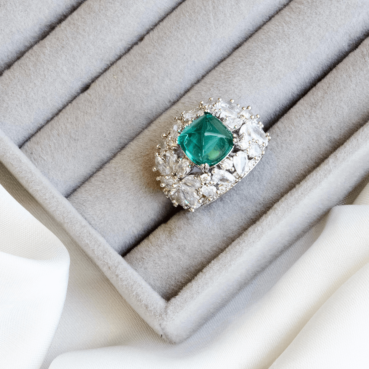 Luxury Emerald Zircon flower Ring