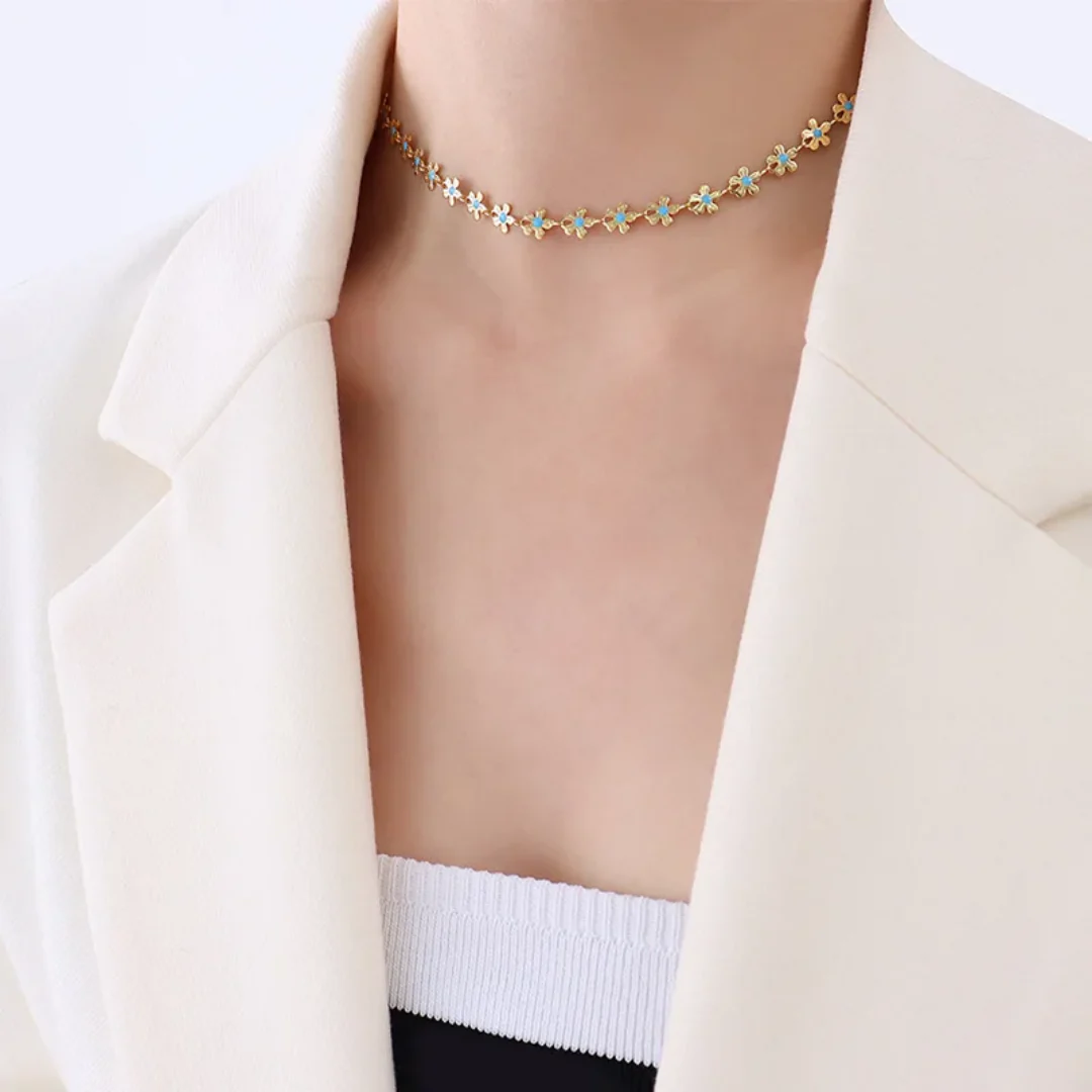 Elegant Blue Enamel Flower e Necklace
