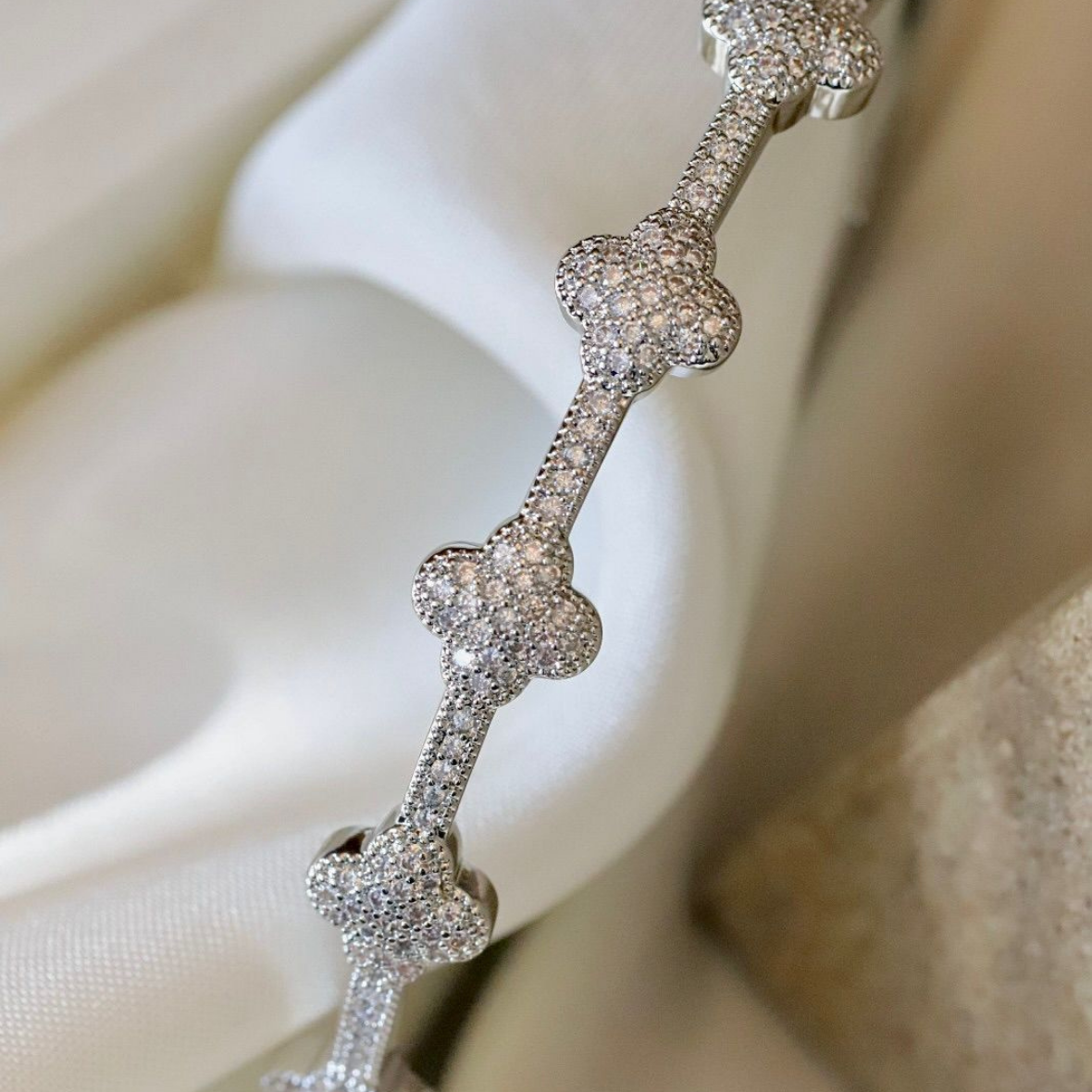 Clora Crystal Bangle