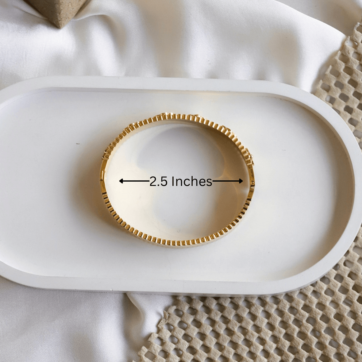 Bloom Leaf Charm Bangle