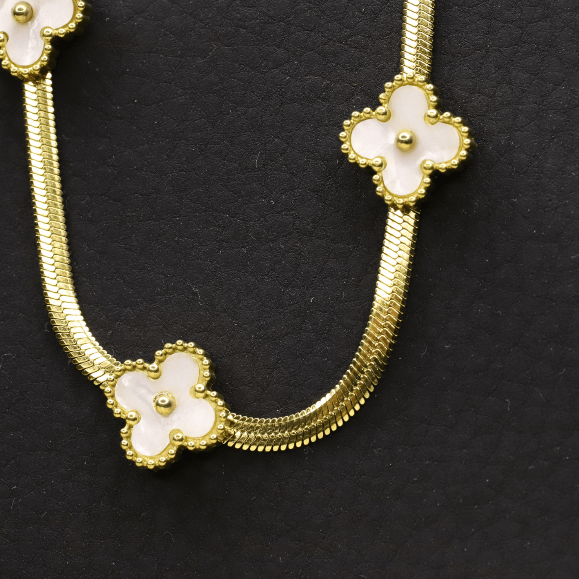 Frosted clover necklace