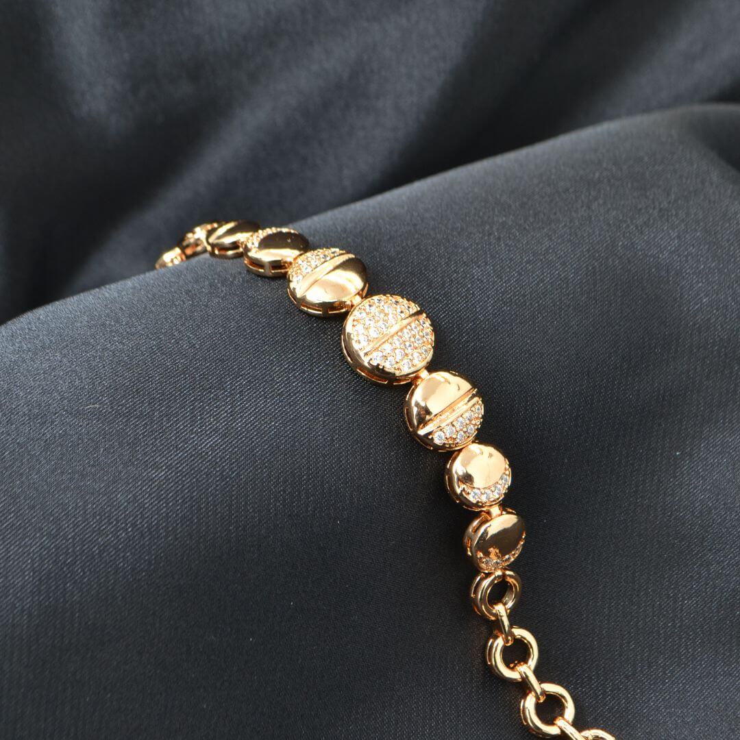 Circular linked Gold Bracelet