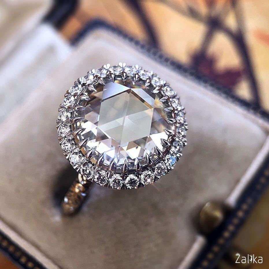 Classic Round Shape Women Engagement Ring