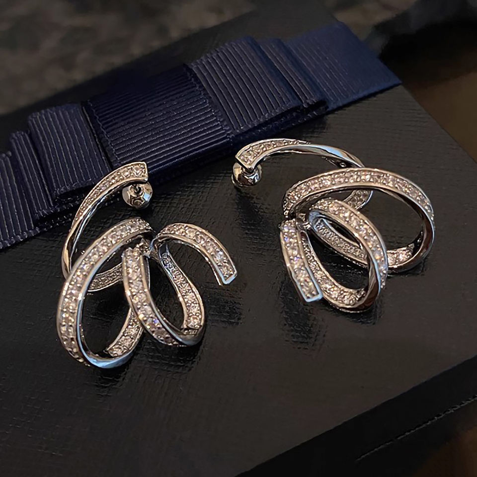 Twist Line Paved Studs