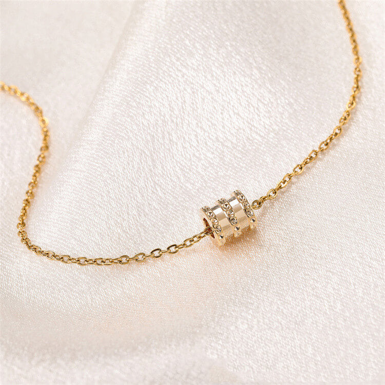Tiny Rotate Necklace