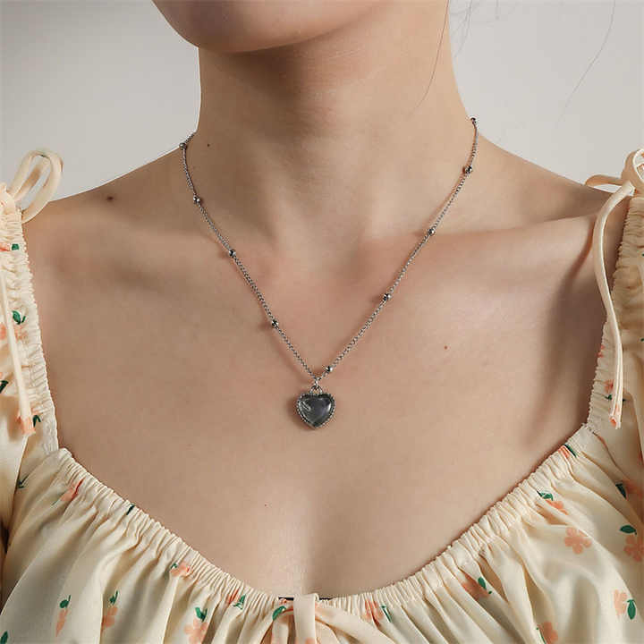 Mood detector heart necklace