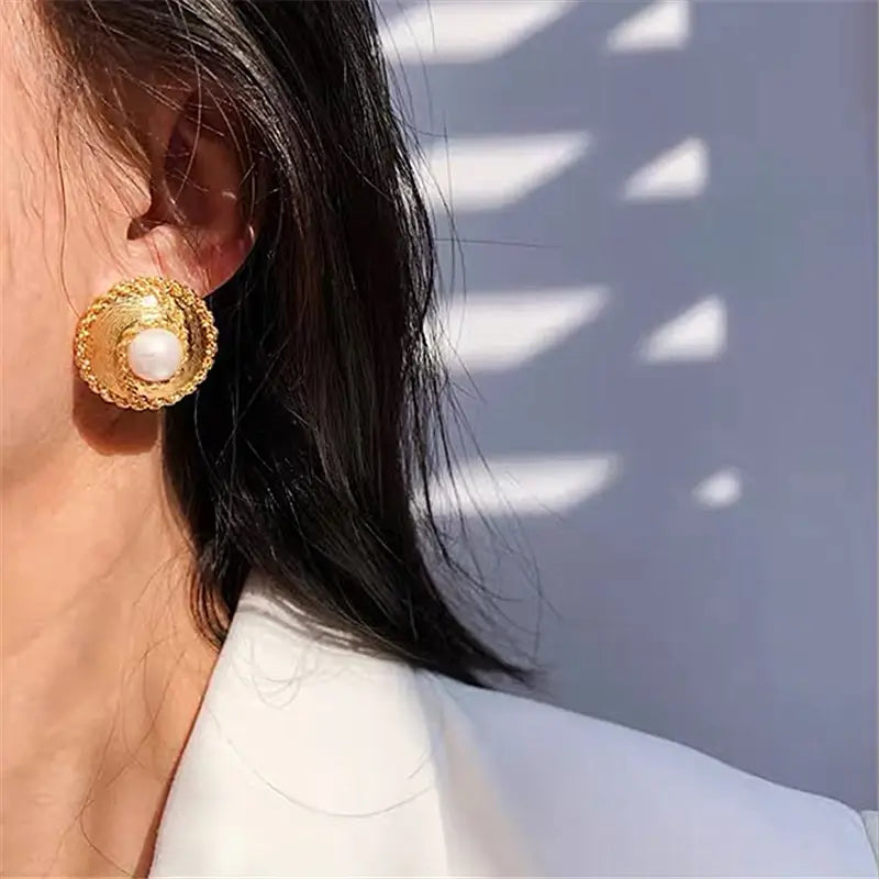 Elegant Round Pearl Earring