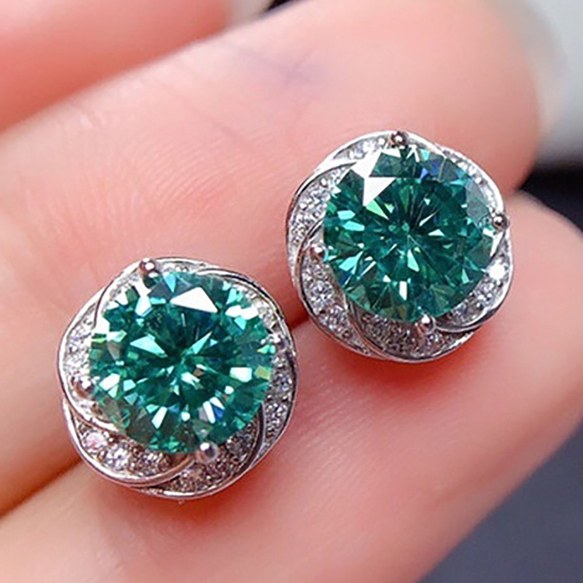 Round Cut Moissanite Studs