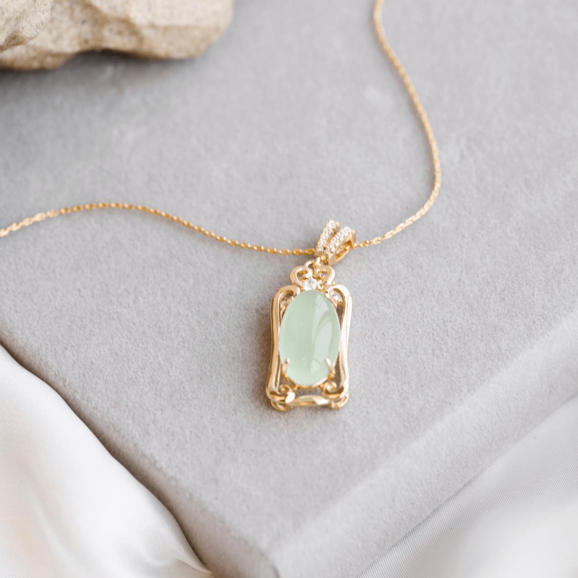 Royal Elegant Pendent with chain