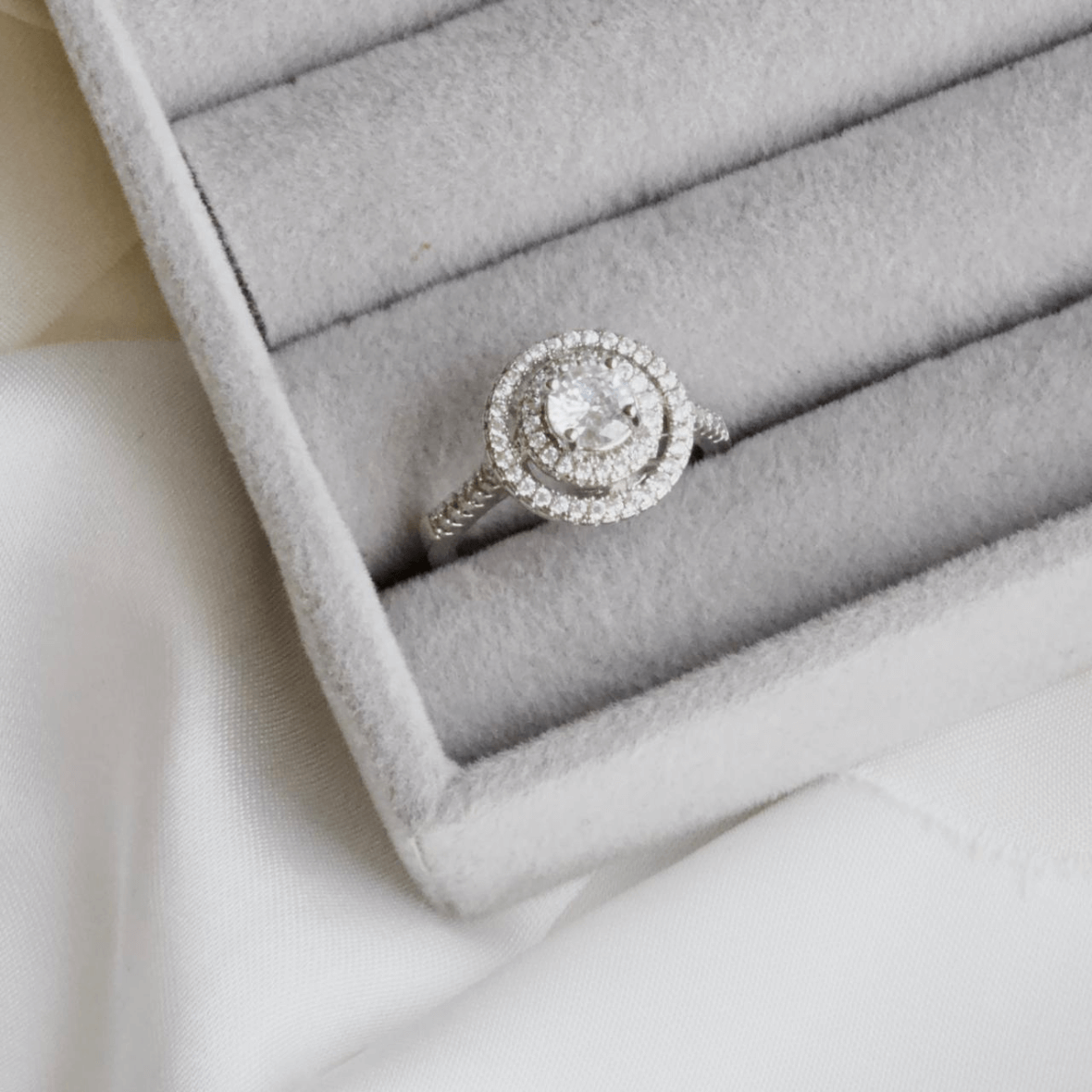 Round Cut 925 Silver Color Zircon Ring