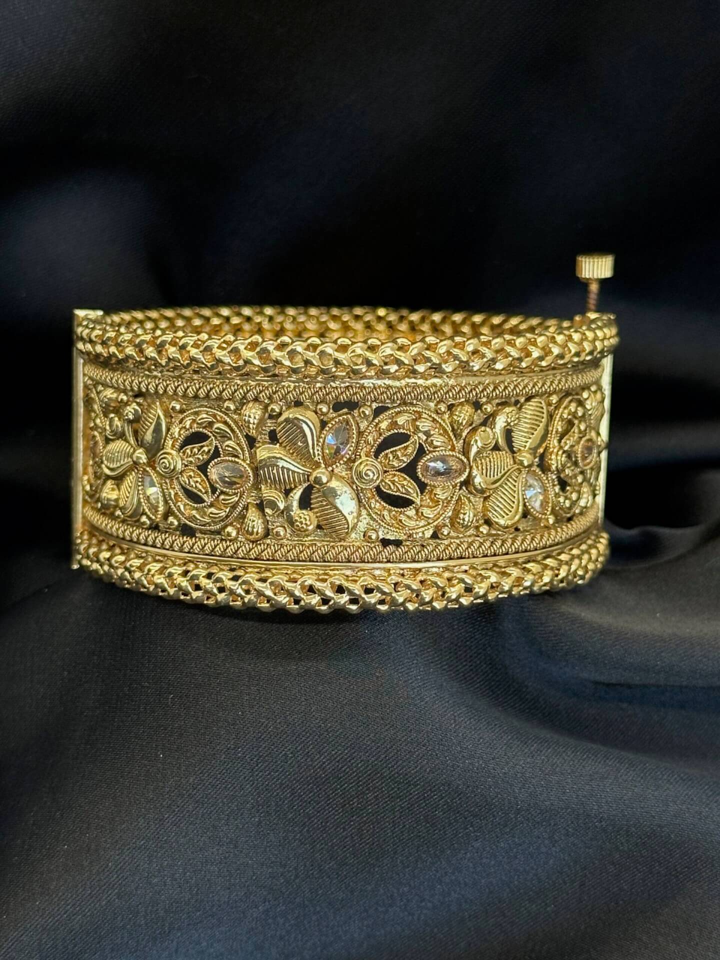 Rajveer 18k Gold Plated Bangle