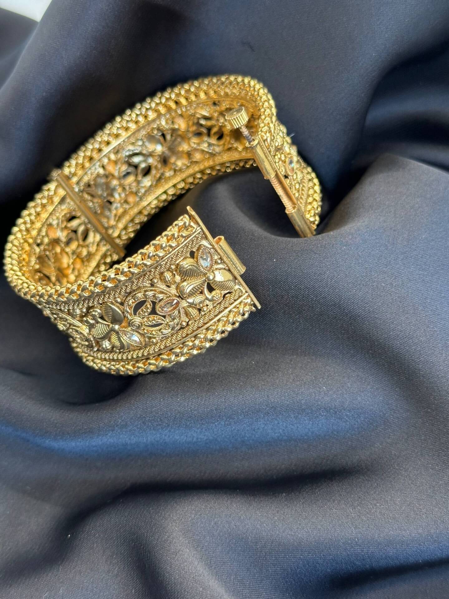 Rajveer 18k Gold Plated Bangle