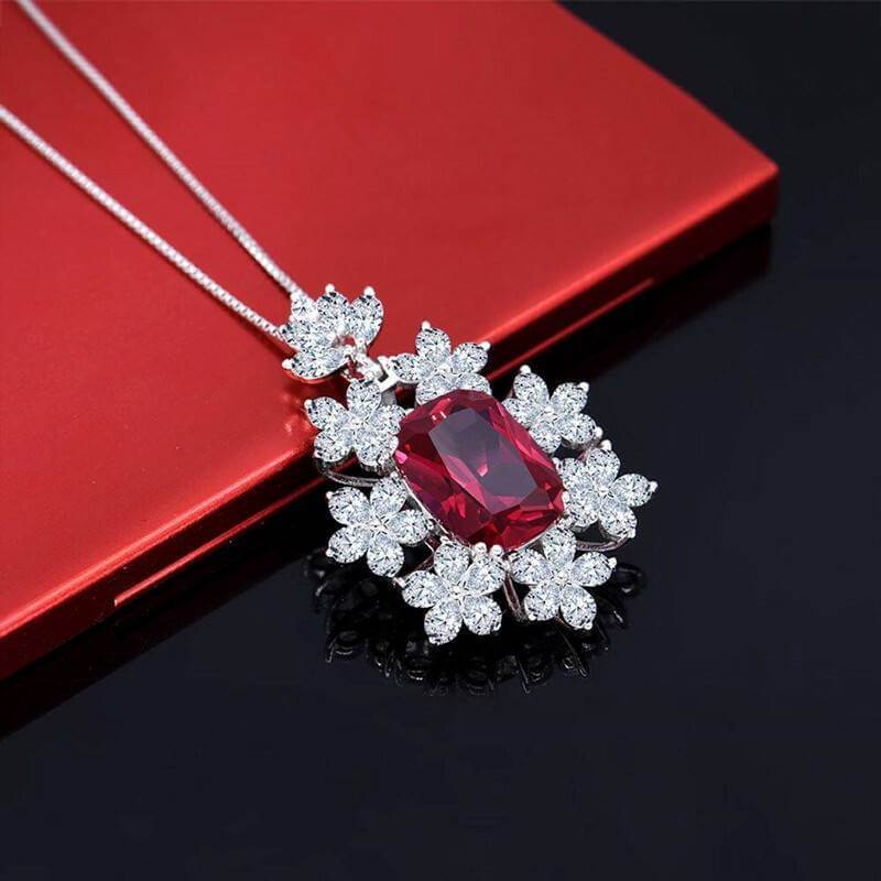 Red crystal Flower Shaped Chain Necklace