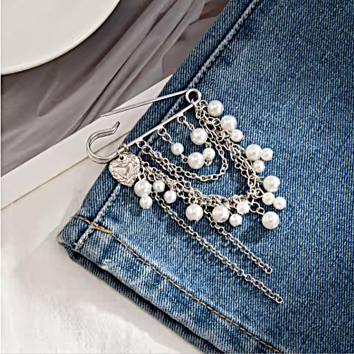 Elegant Imitation Pearl Tassel Brooch