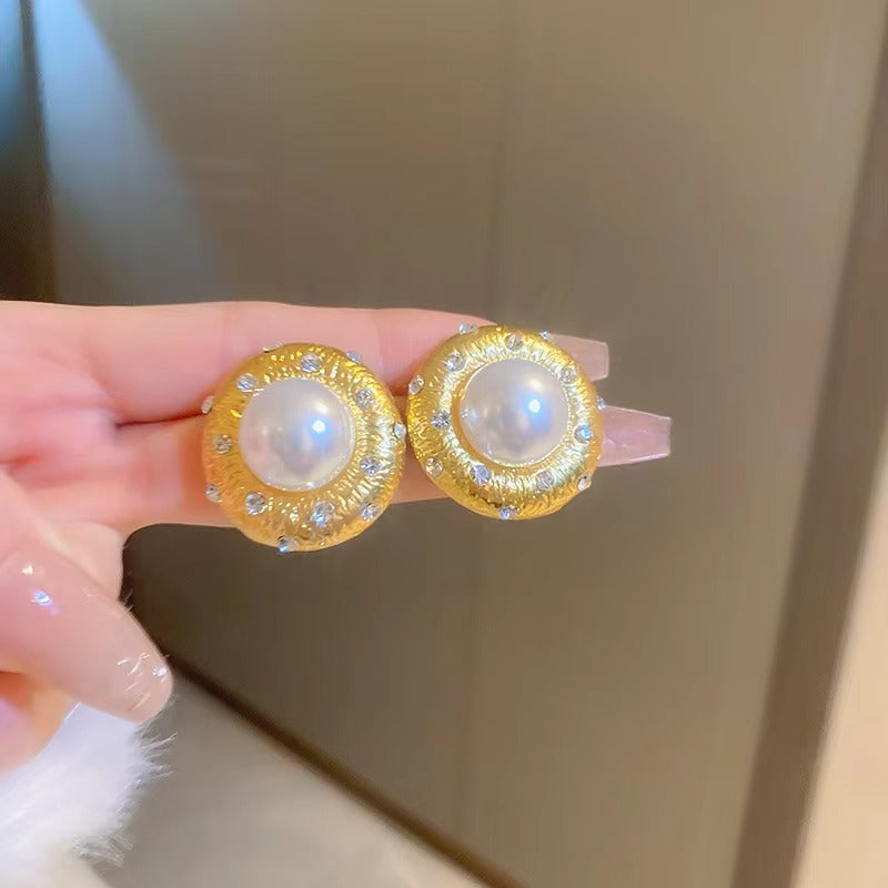 Gold-tone metal base