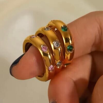 Round Emerald Flush Ring