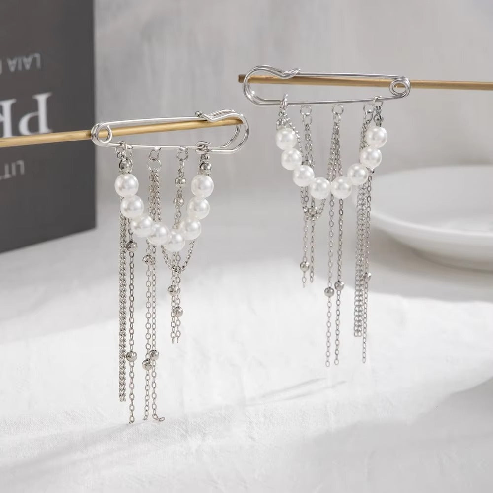 Charms Imitated Pearl Chain Brooch