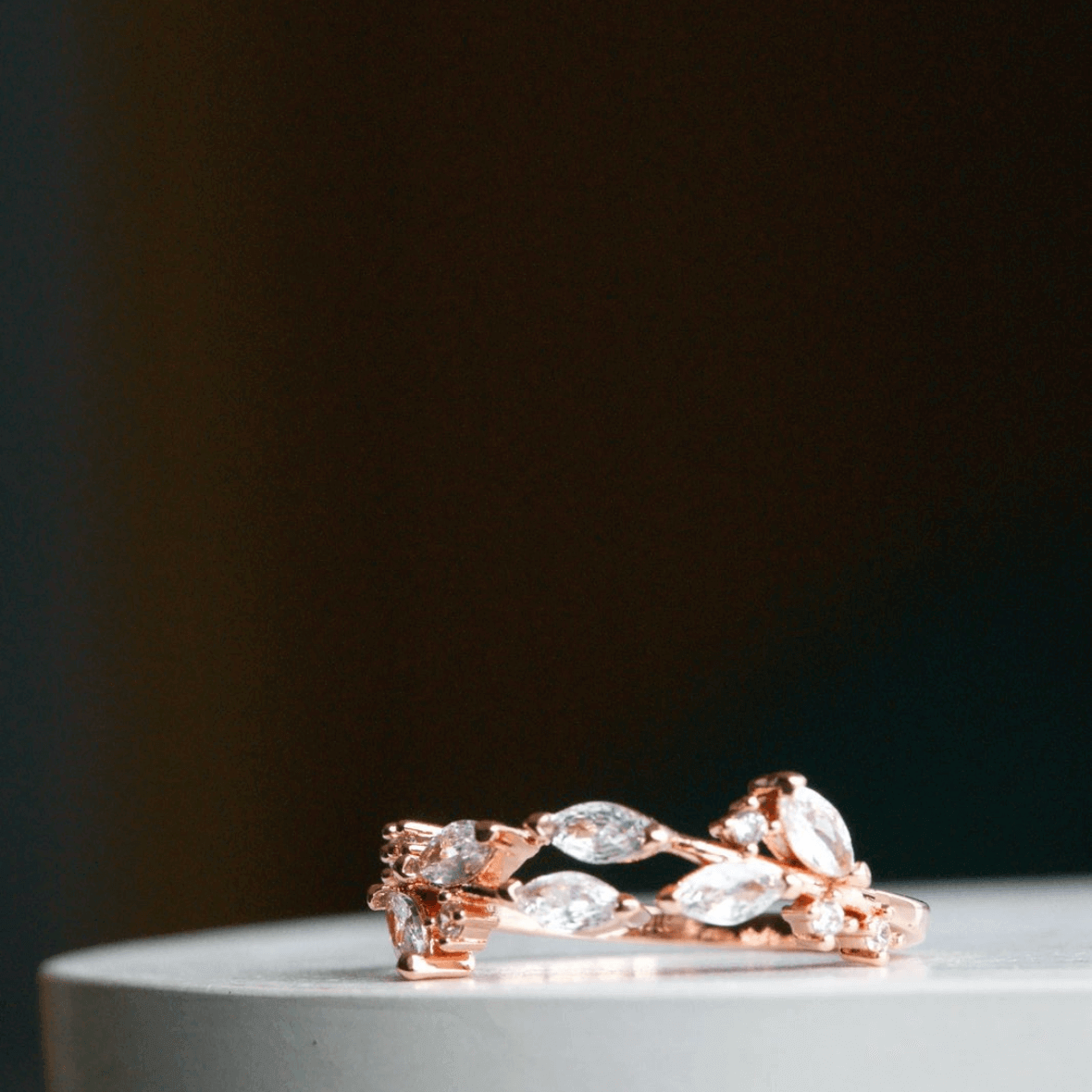 Diamond cut gold leafy ring